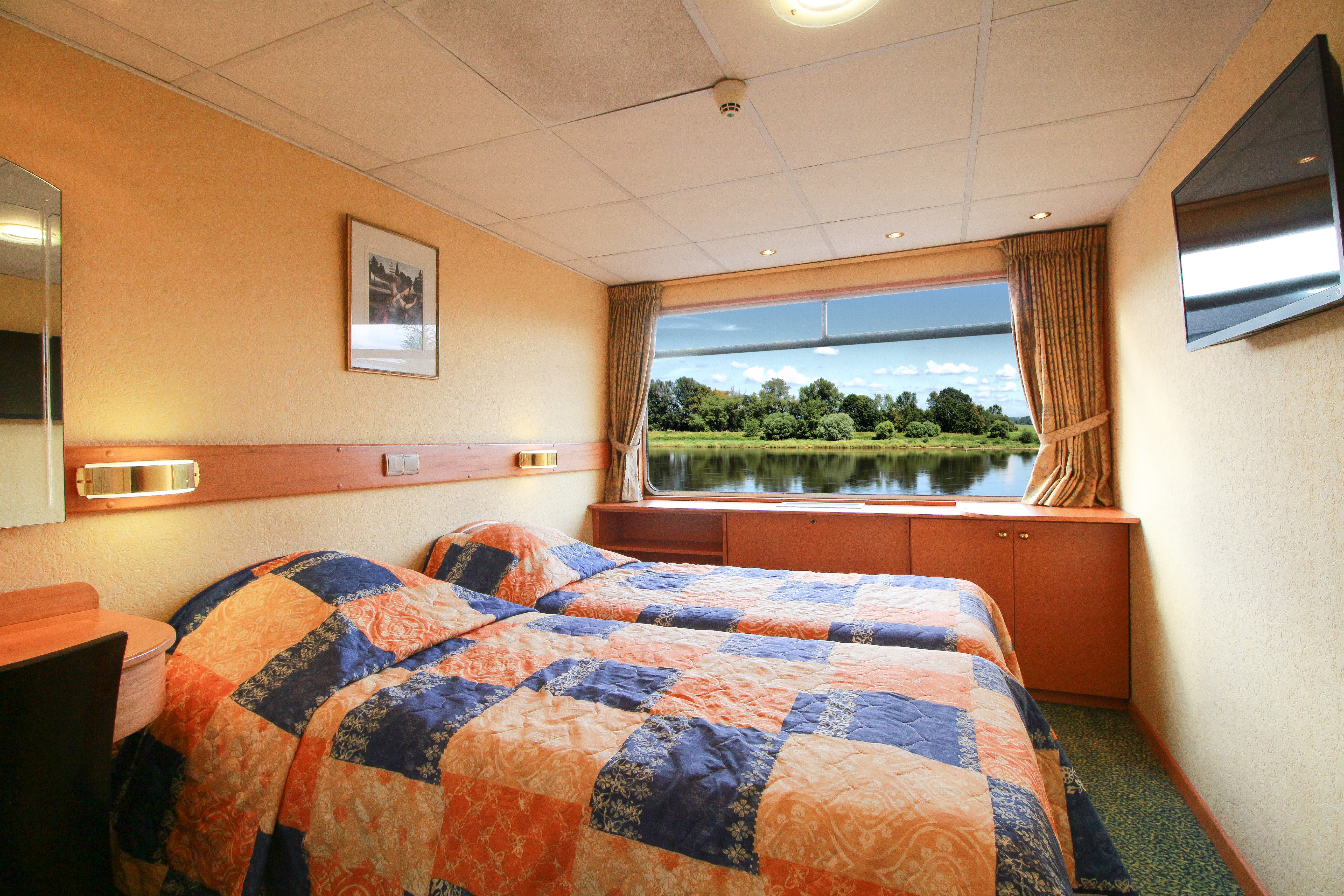 CroisiEurope MS Leonard Da Vinci Cabin 5.jpg